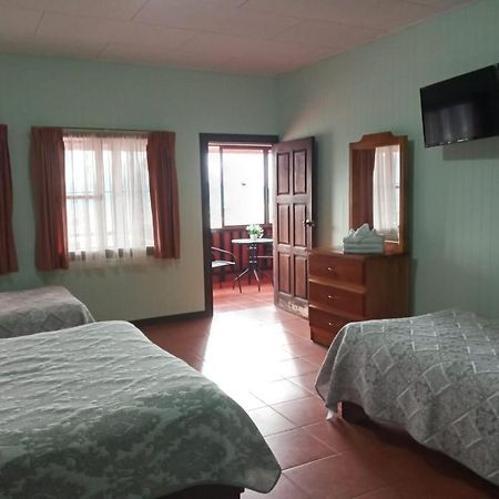 Hotel Las Brumas Cartago Exteriör bild