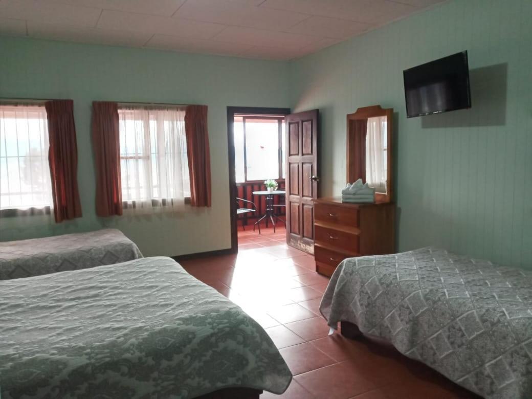 Hotel Las Brumas Cartago Exteriör bild