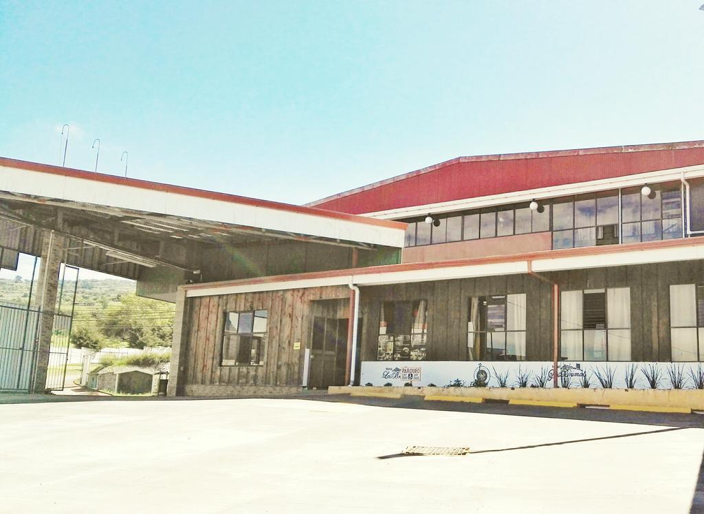 Hotel Las Brumas Cartago Exteriör bild