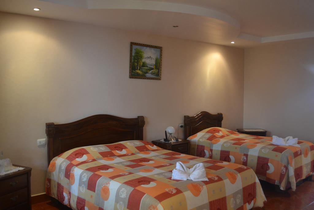 Hotel Las Brumas Cartago Exteriör bild