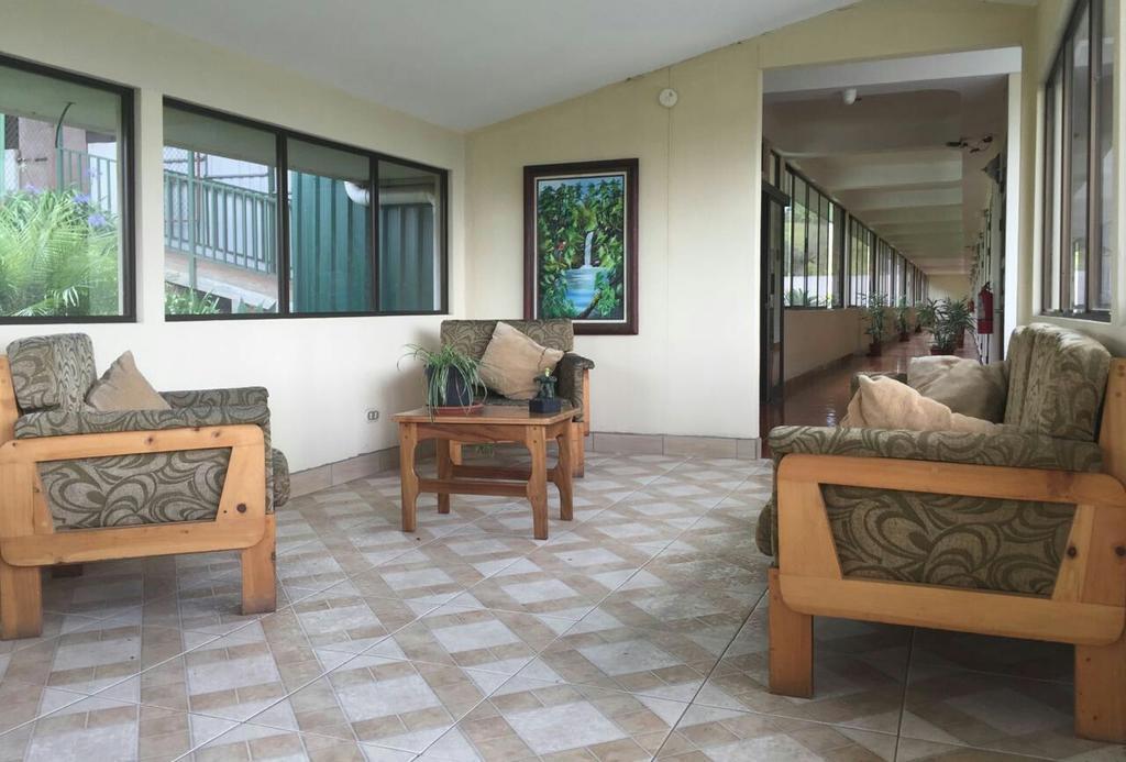 Hotel Las Brumas Cartago Exteriör bild