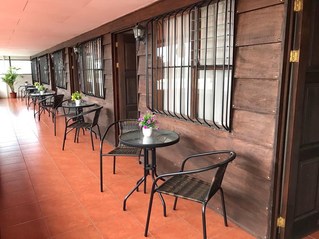 Hotel Las Brumas Cartago Exteriör bild