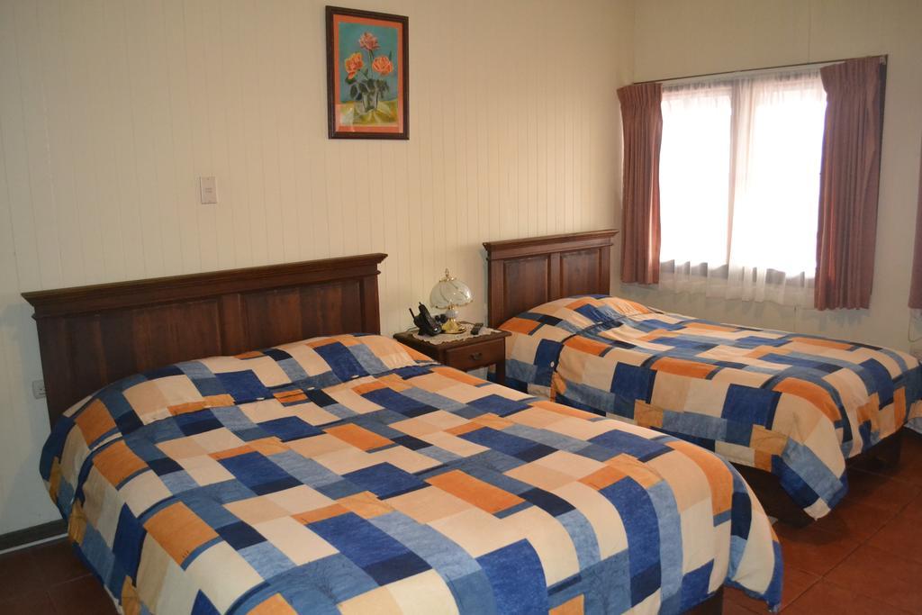 Hotel Las Brumas Cartago Exteriör bild