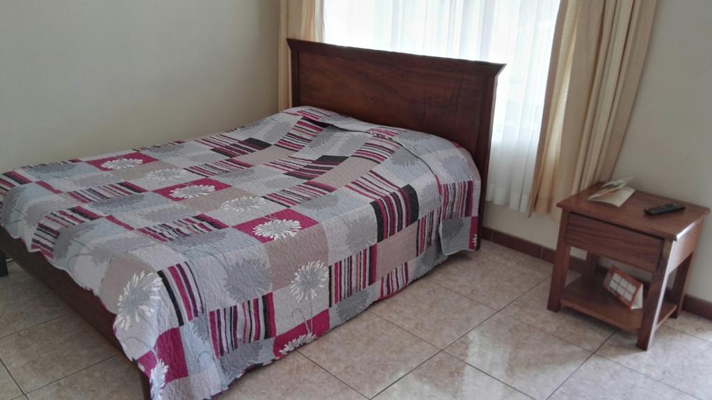 Hotel Las Brumas Cartago Exteriör bild