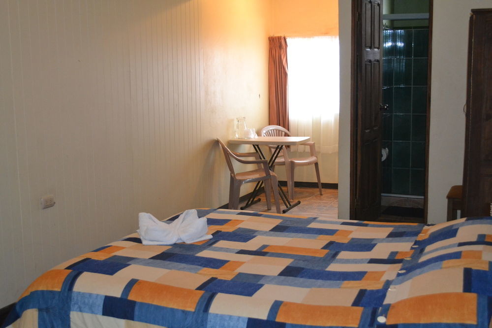 Hotel Las Brumas Cartago Exteriör bild