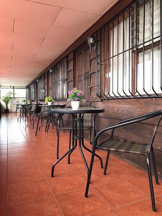 Hotel Las Brumas Cartago Exteriör bild